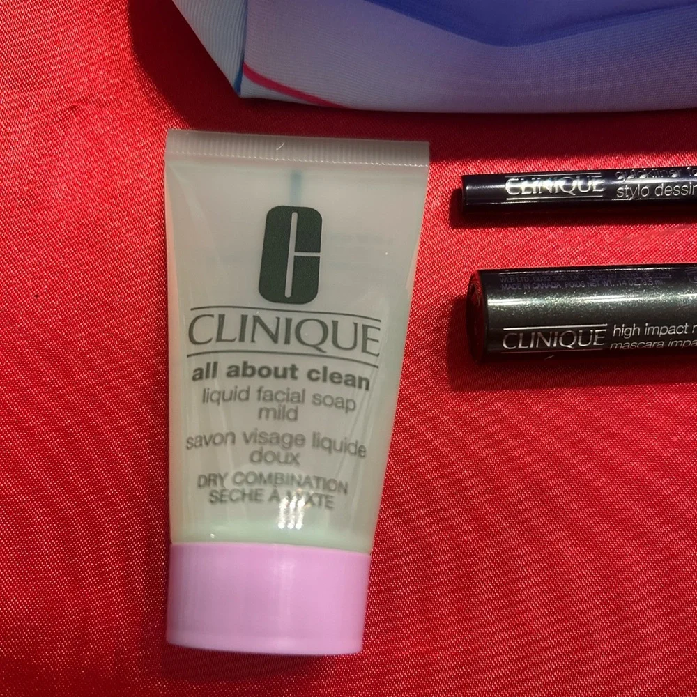 CLINIQUE Beauty Bundle Bag (Liquid Facial Soap, Quickliner Black, Mascara Black)